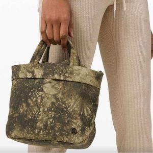 New NWT Lululemon On My Level Bag Ice Dye *Micro green tie-dye mini tote cross